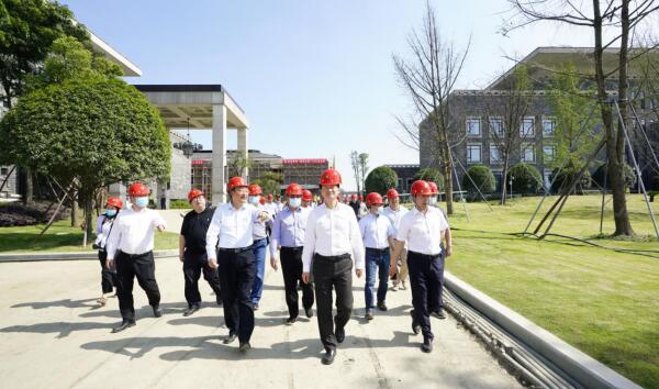 奋战27天 篡夺“一号工程”建设首胜 ——k8凯发集团现场调研督导金牛宾馆改（扩）建工程侧记
