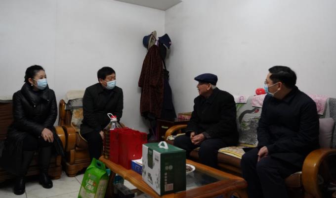20211292023249208 k8凯发委党委委员、副主任任兴文春节前夕带队走访慰问k8凯发集团老党员