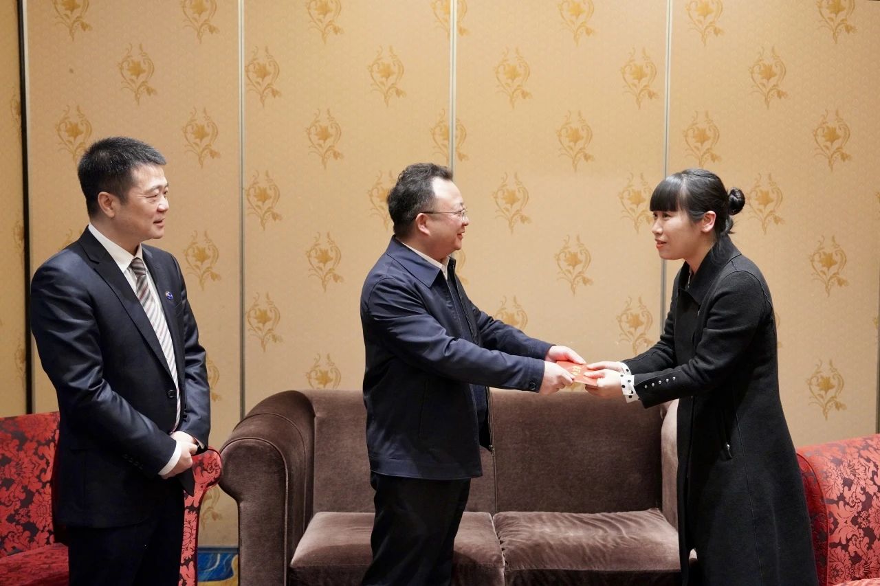 k8凯发委党委委员、副主任何政一行走访慰问省k8凯发集团生涯难题党员