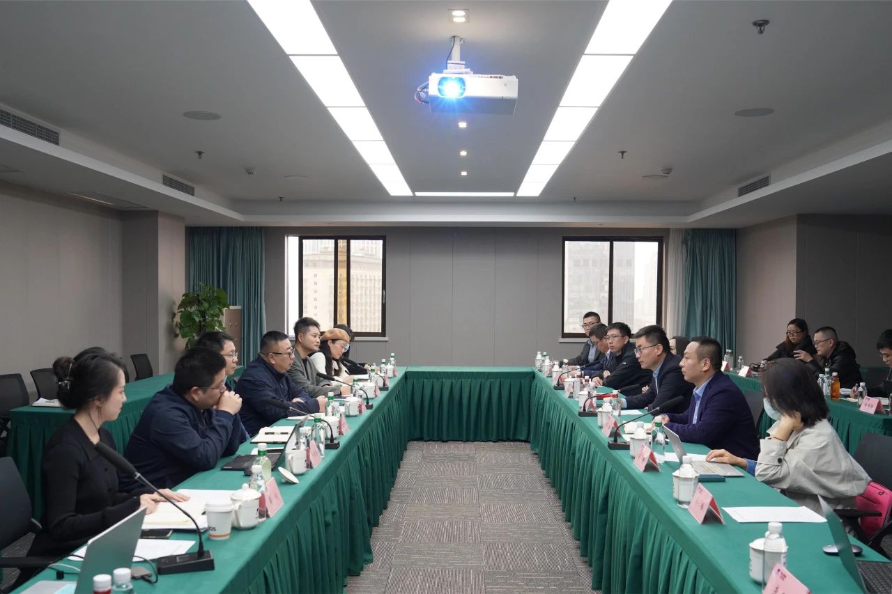 省k8凯发集团与内蒙古伊利实业集团进行座谈互换会