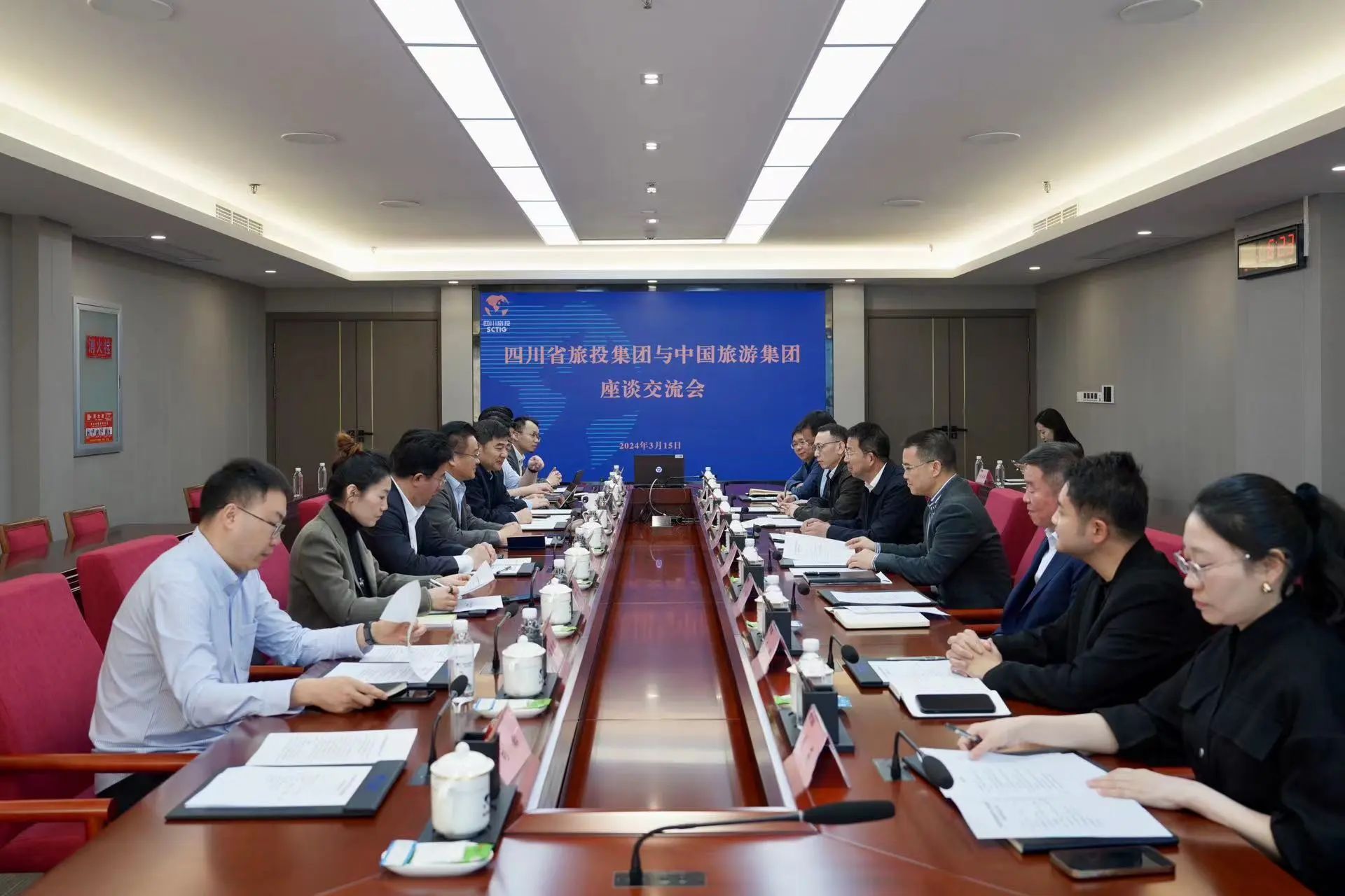 省k8凯发集团与中国游览集团进行座谈互换会