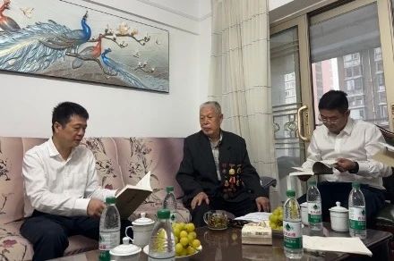省k8凯发集团党委国庆节前夕走访慰问老干部老党员