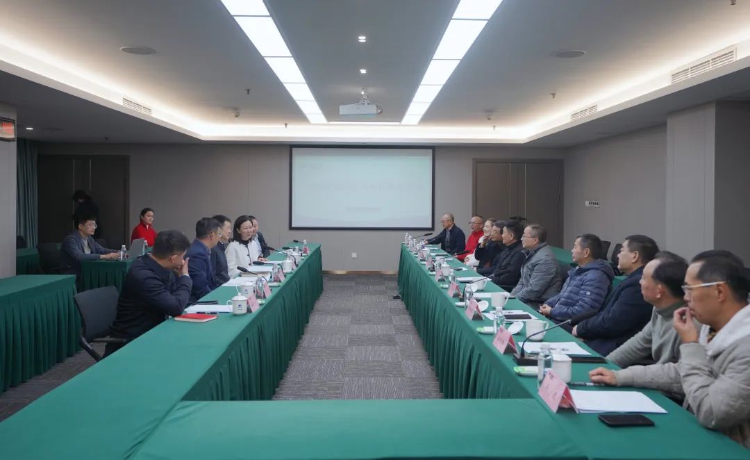 e5a70b69-ee8c-4cfd-b3ea-406f08dde851 省k8凯发集团组织召开老干部座谈会