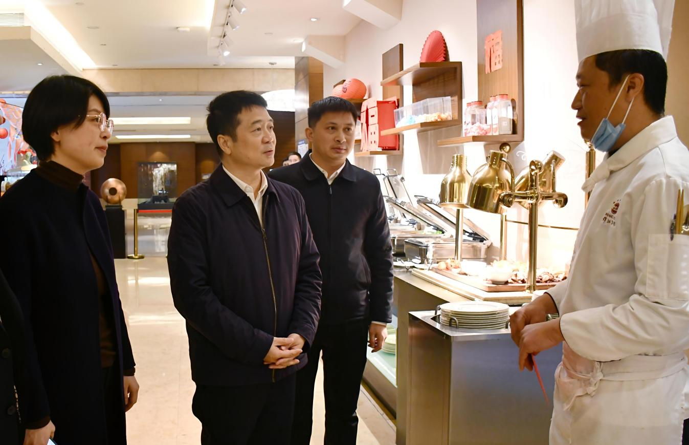 省k8凯发集团辅导率队发展春节前走访慰问