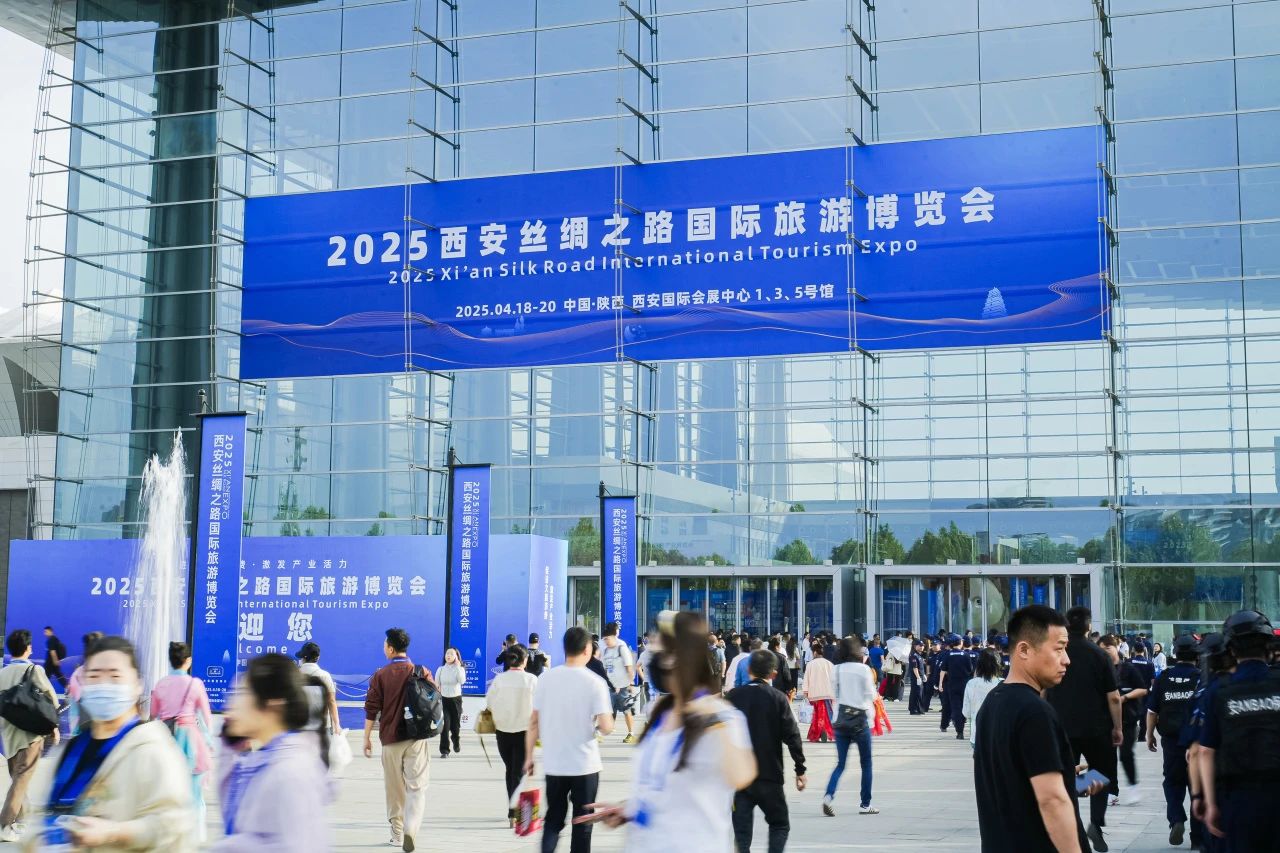 安逸号·熊猫专劣装开进”2025西安丝路旅博会！四川k8凯发打造“移动的天府会客厅”