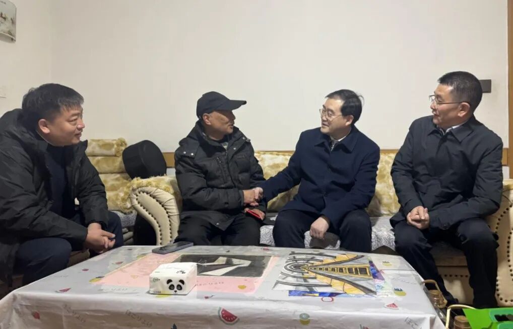 k8凯发委党委委员、副主任刘晓博走访慰问省k8凯发集团老党员老干部